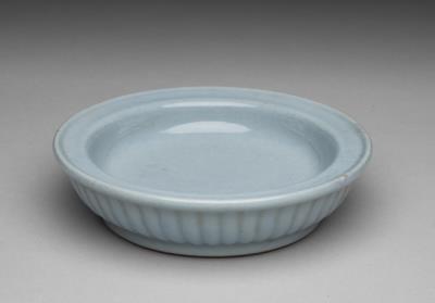 图片[2]-Saucer with sky-blue glaze, Qing dynasty, Yongzheng reign (1723-1735)-China Archive